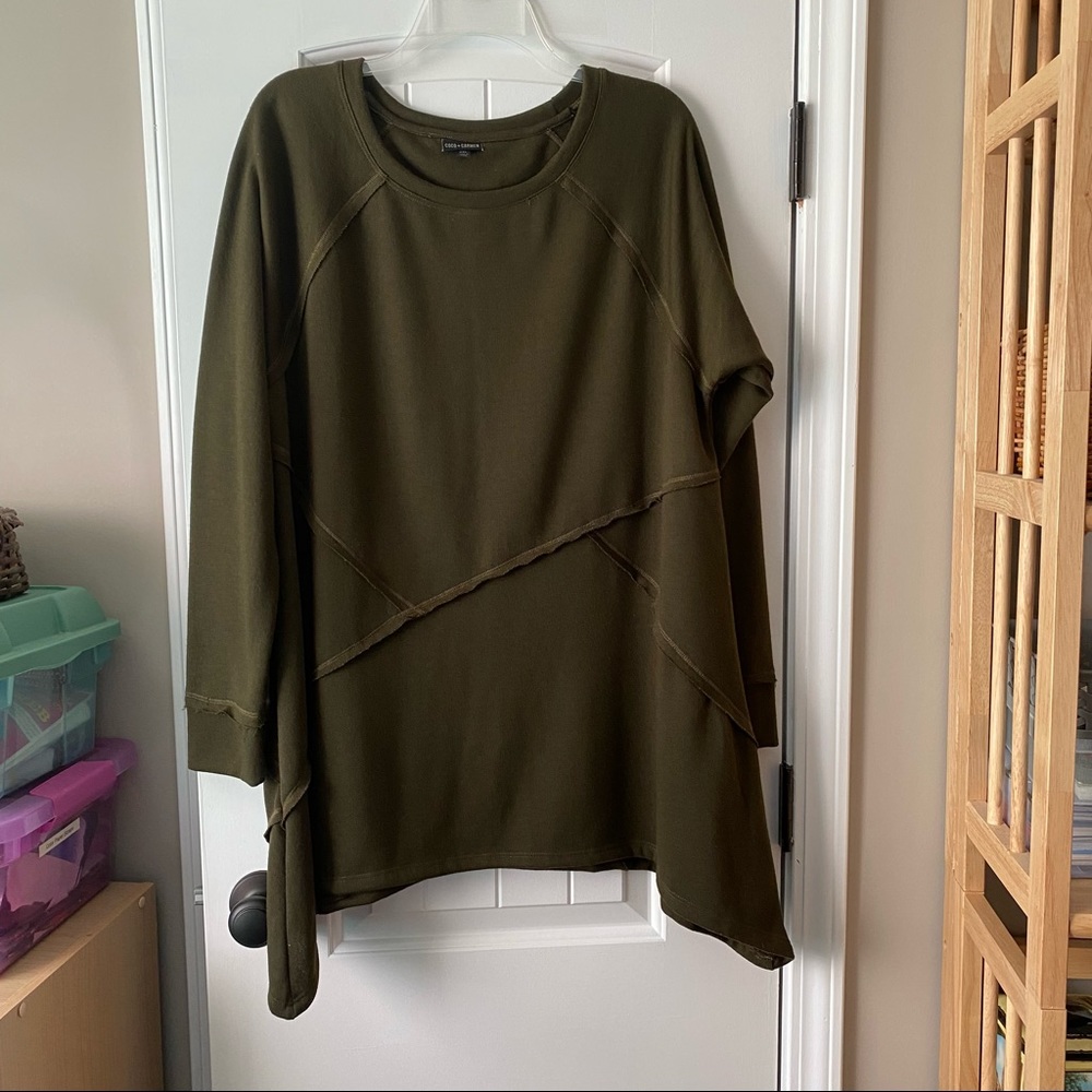 Coco & Carmen handkerchief hem tunic size XXL